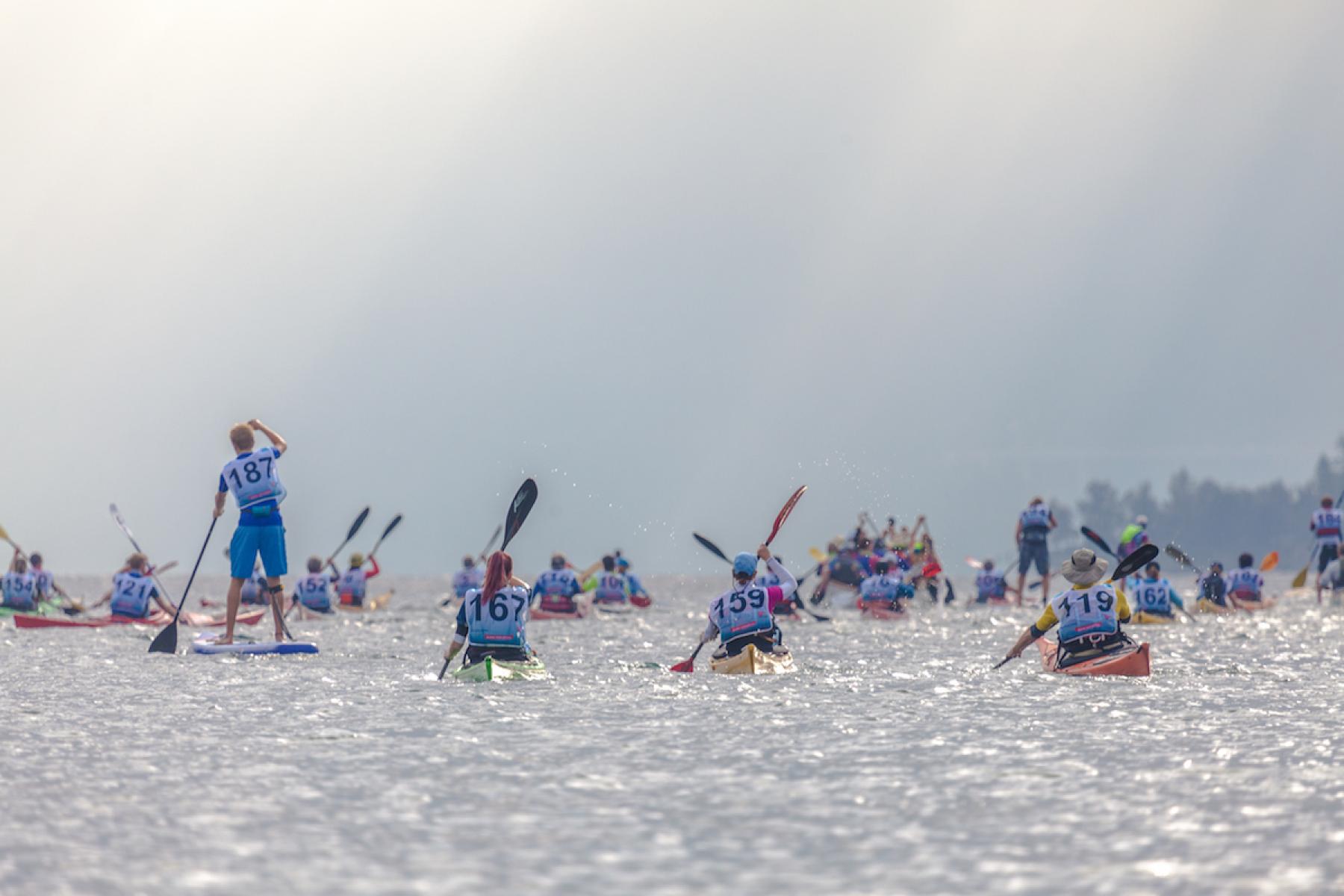 Kanufahrer unterwegs auf dem Vierwaldstättersee