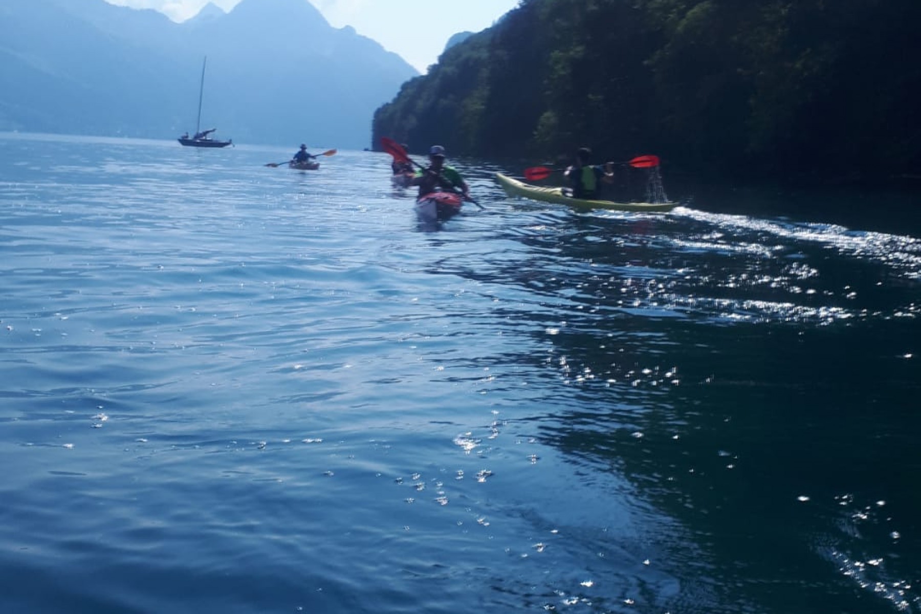 Paddle Level 3 Seekajak bei schönstem Wetter auf dem Vierwaldstättersee