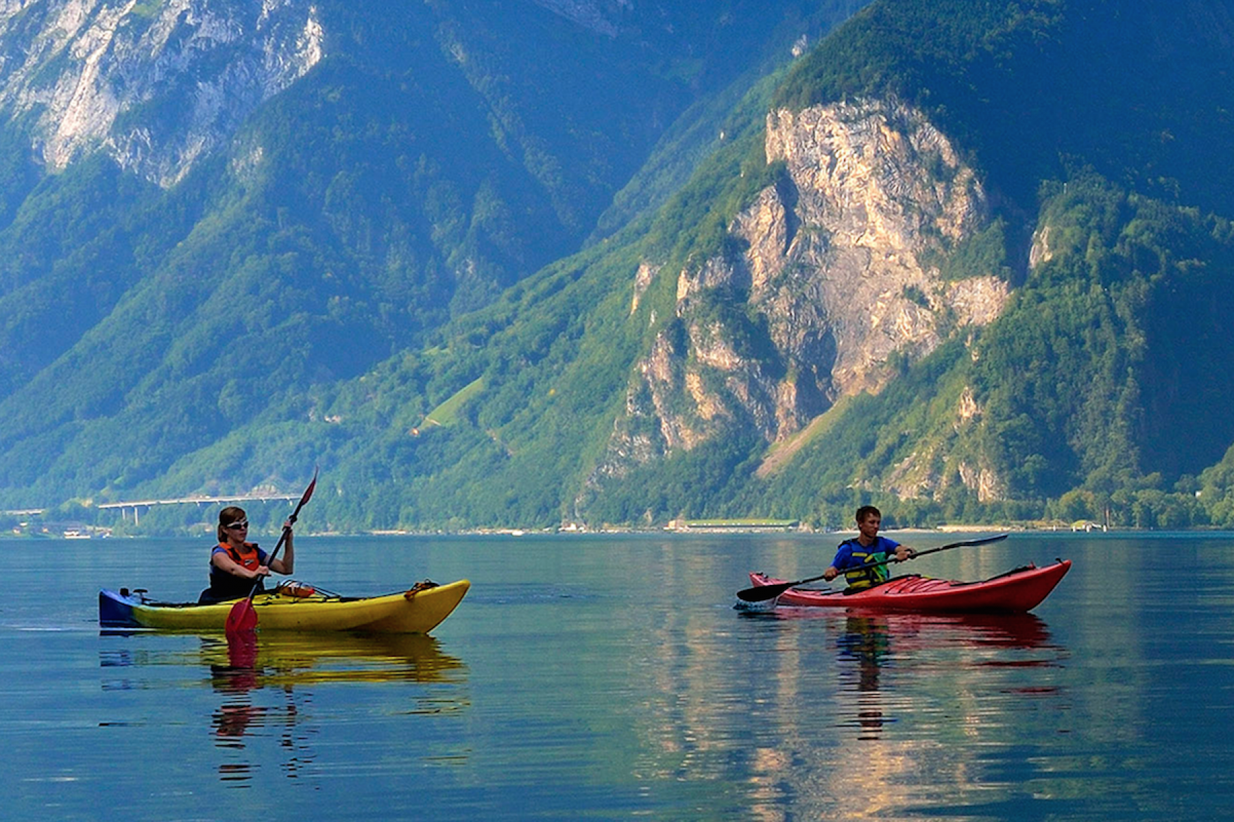Zwei Kanufahrer auf dem Vierwaldstättersee