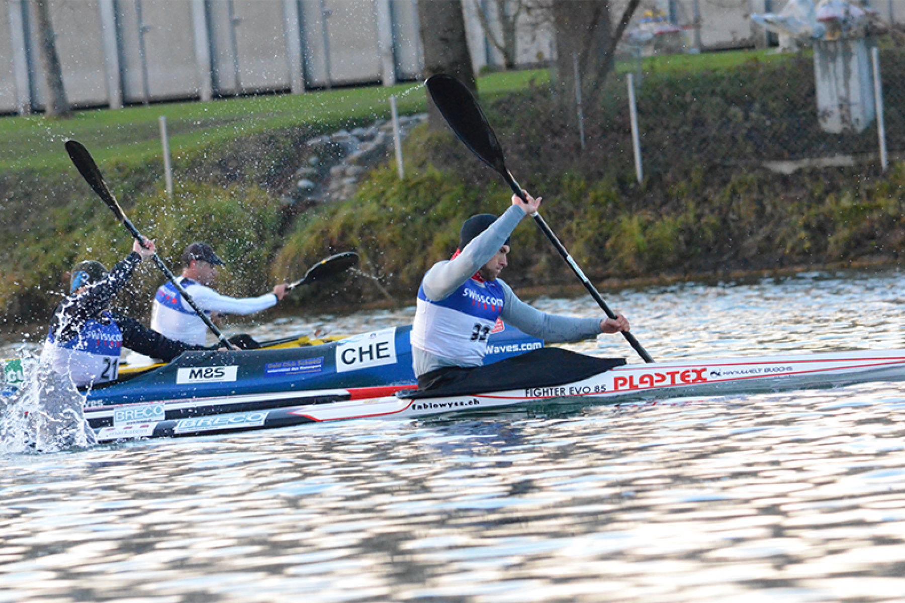 Fabio Wyss setzt sich gleich nach dem Start an die Spitze des Feldes.