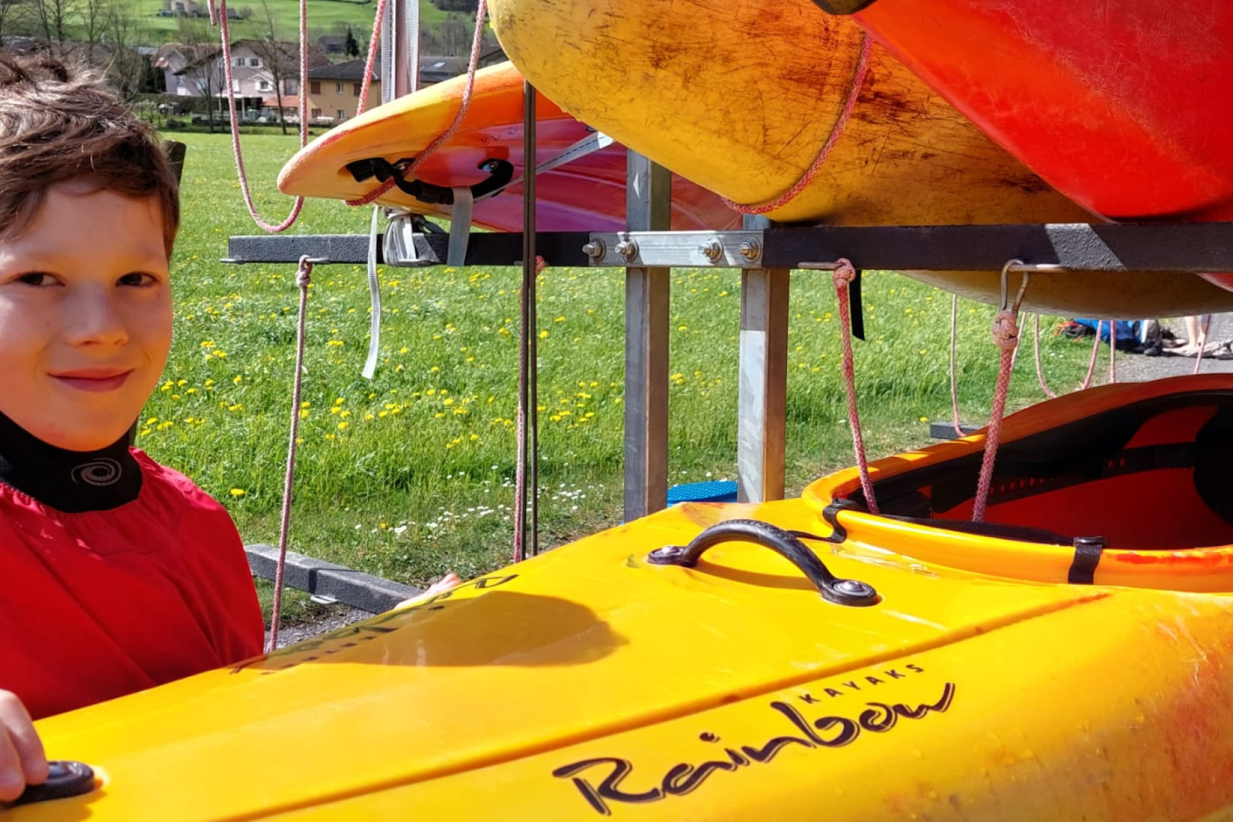 Urner Reuss_Devin beim Boote laden