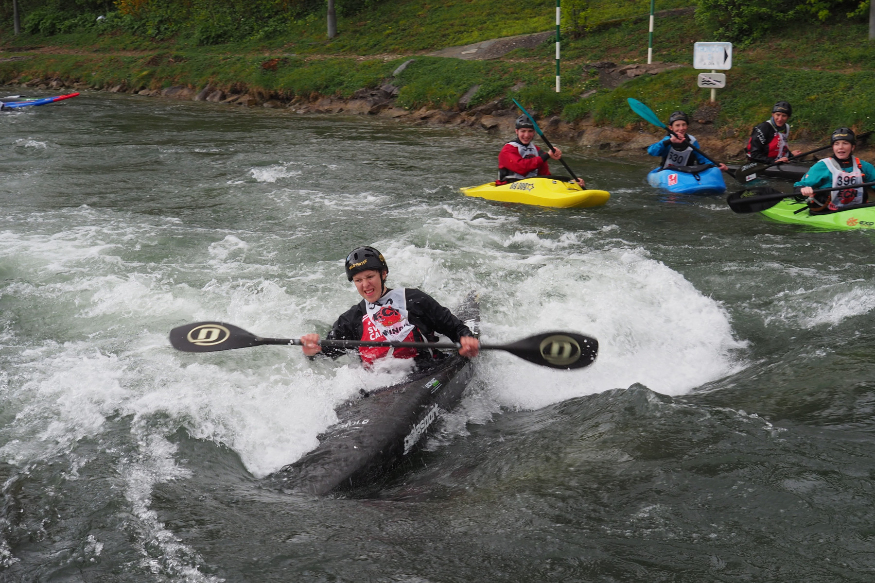 Hüningen_TG1 kämpferisch im Slalom-Boot