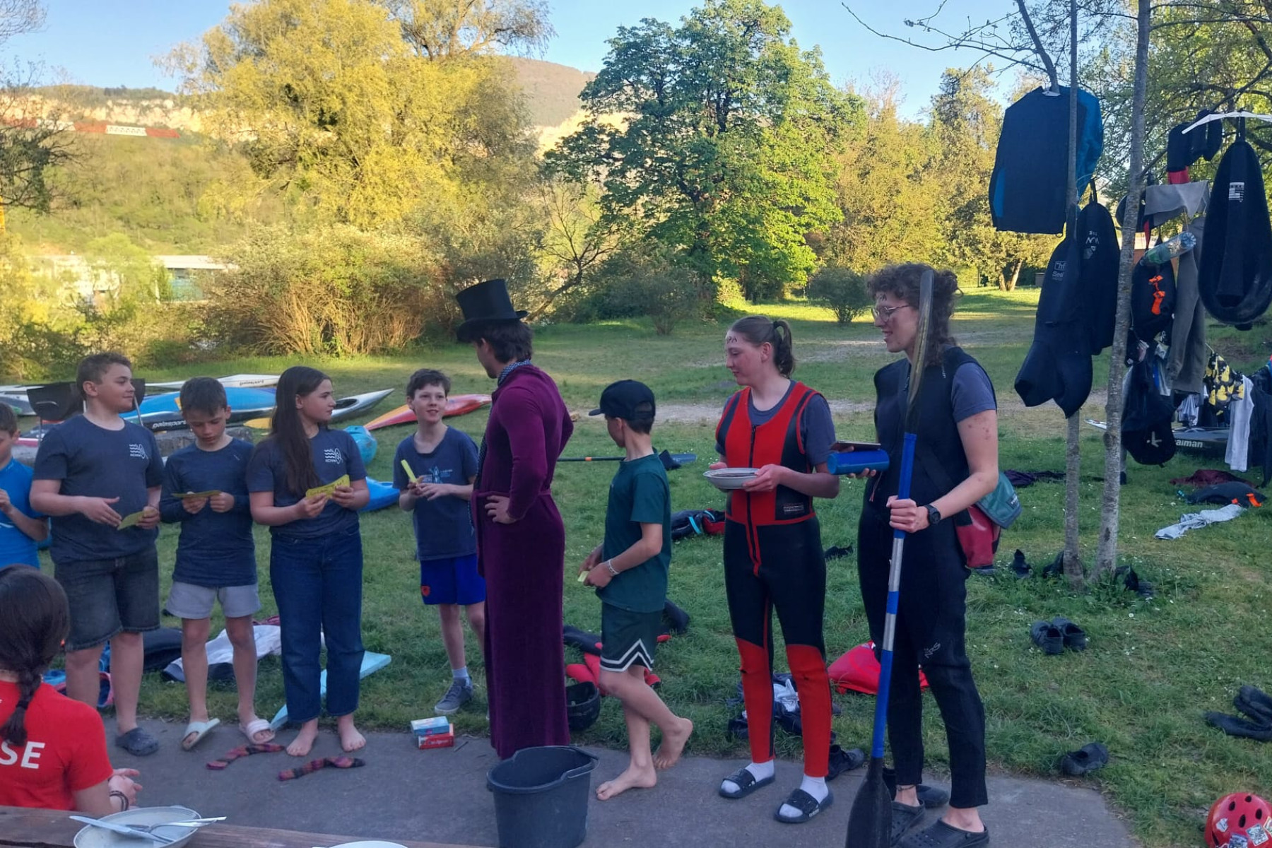 Luis und sein Team haben mit einer taffen Tauf-Zeremonie unse jüngsten PaddlerInnen in unserem Kreise aufgenommen.